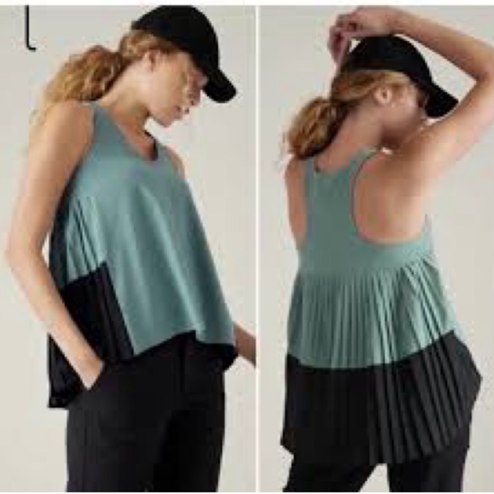 Athleta Swing Forward
Pleated Tank , NWT